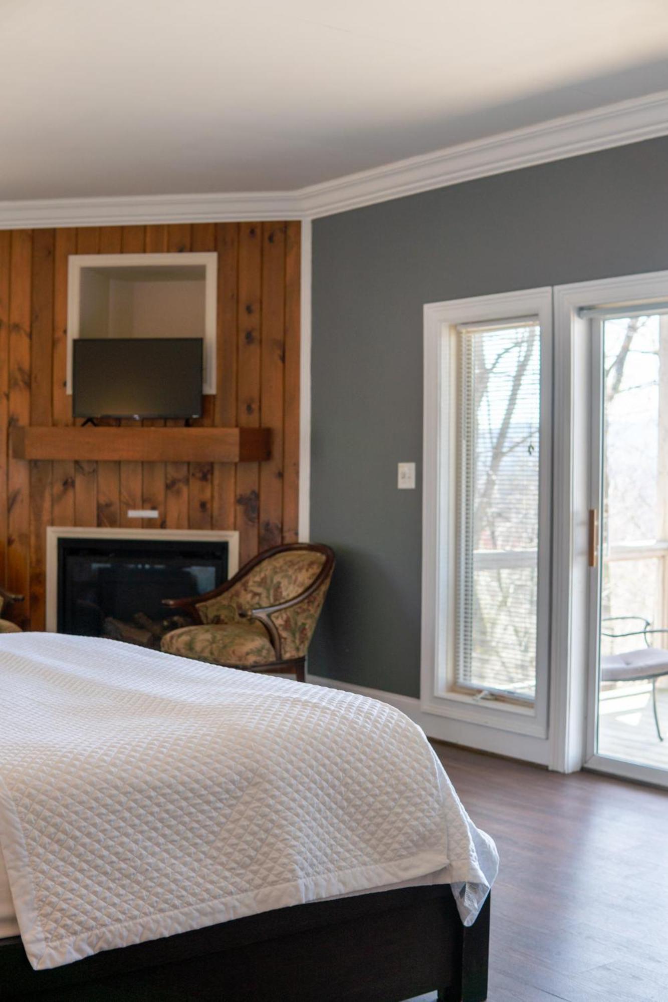 Inn At Crestwood Бун Екстериор снимка